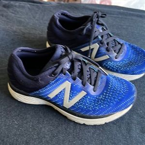 New Balance 860 boy’s shoes sz 1